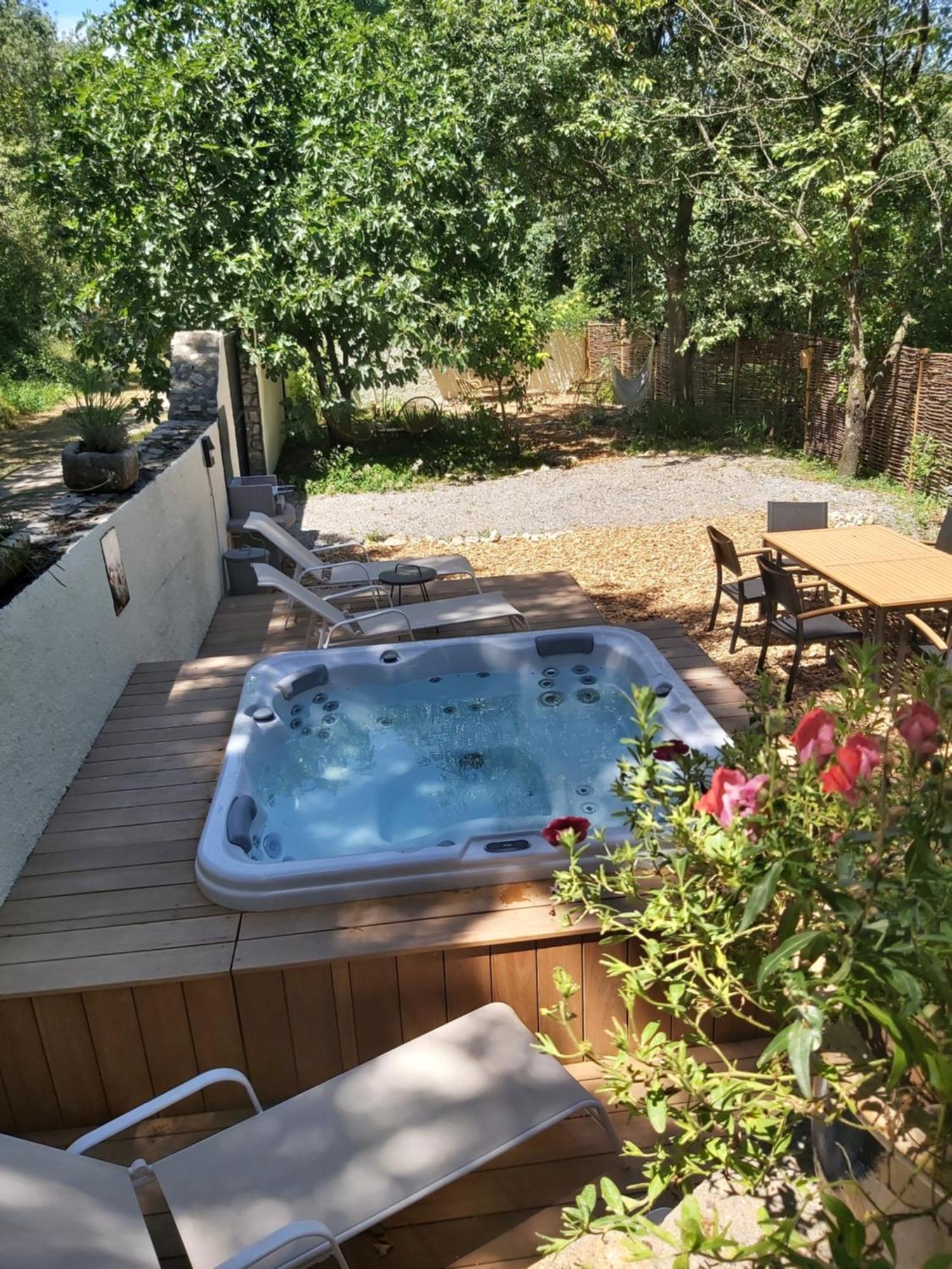 Ferienhaus Mas Du Moulin Neuf, With Private Garden And Jacuzzi